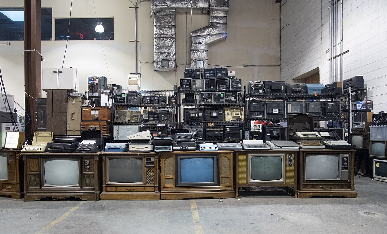 Old TVs and radios (21.5 kg)