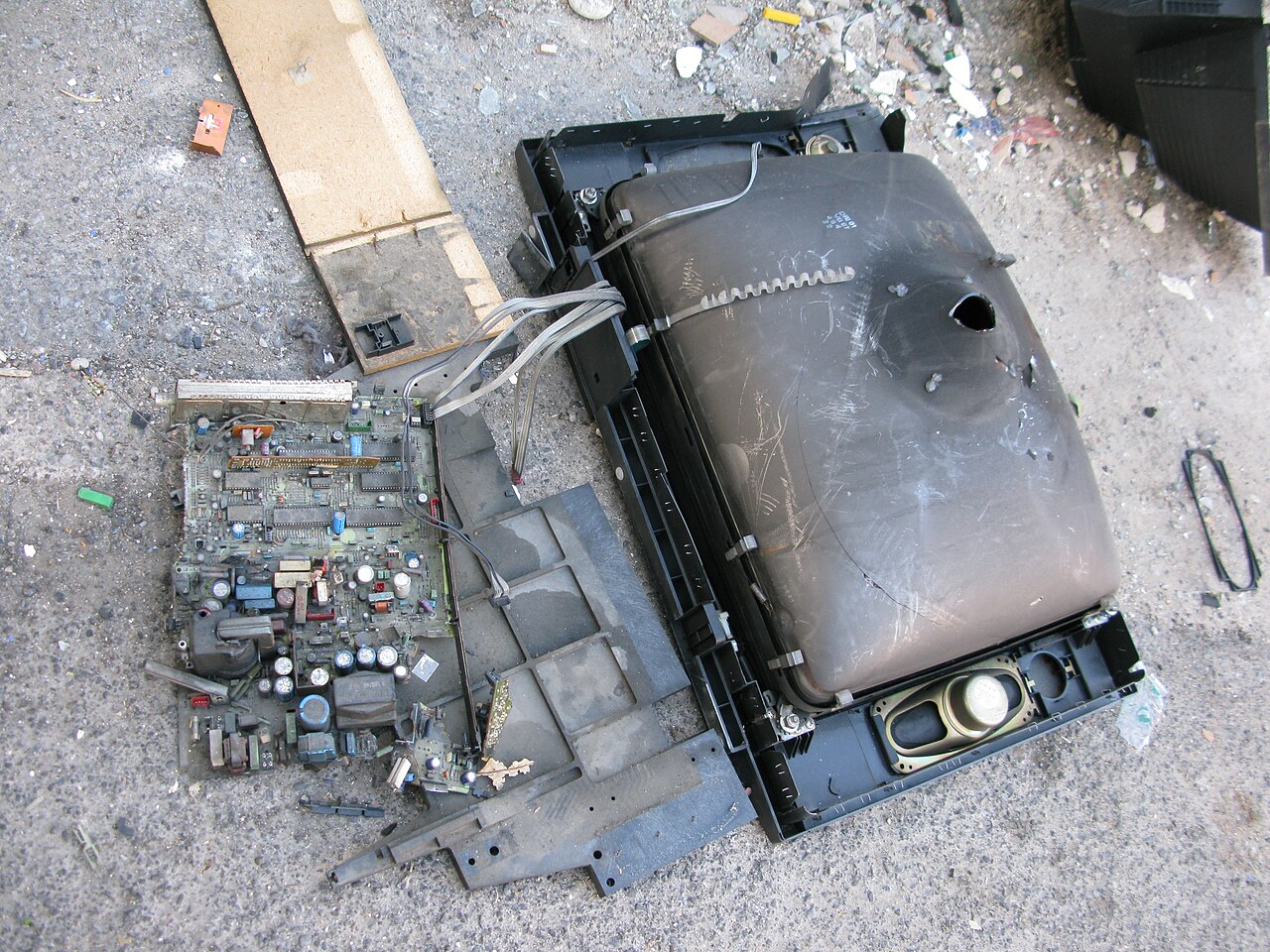 Mixed electronics (18.8 kg)
