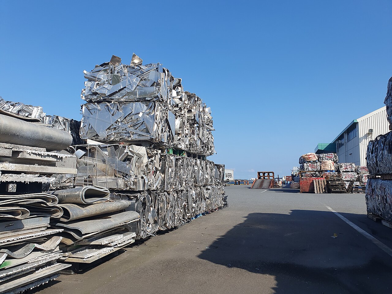 Steel shavings (203.4 kg)