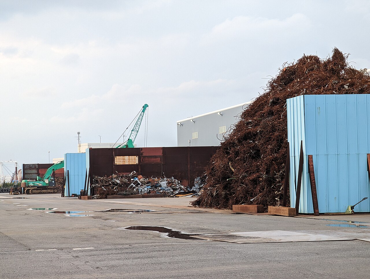 Rusted iron sheets (1453.9 kg)