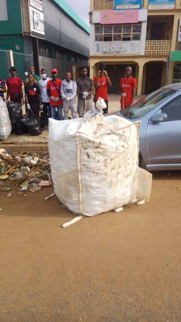 Bagged water bottles (301.8 kg)