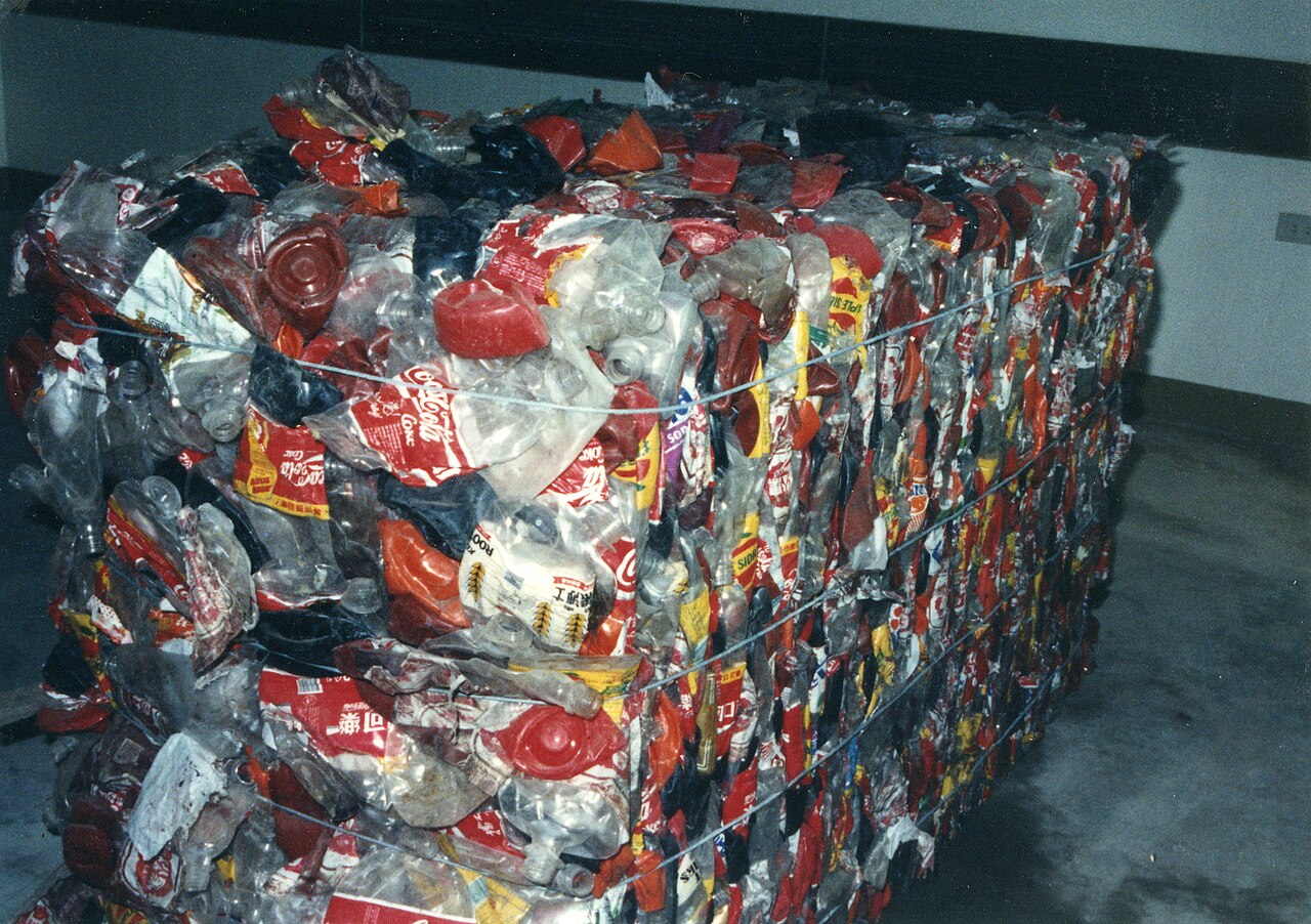 Bagged water bottles (293.8 kg)